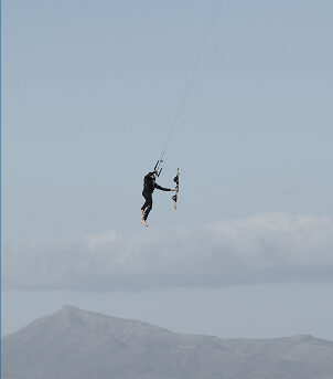 KITESURFING